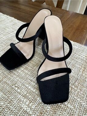 New Women’s Black Faux Suede Double Strap Heel Sandals size 7